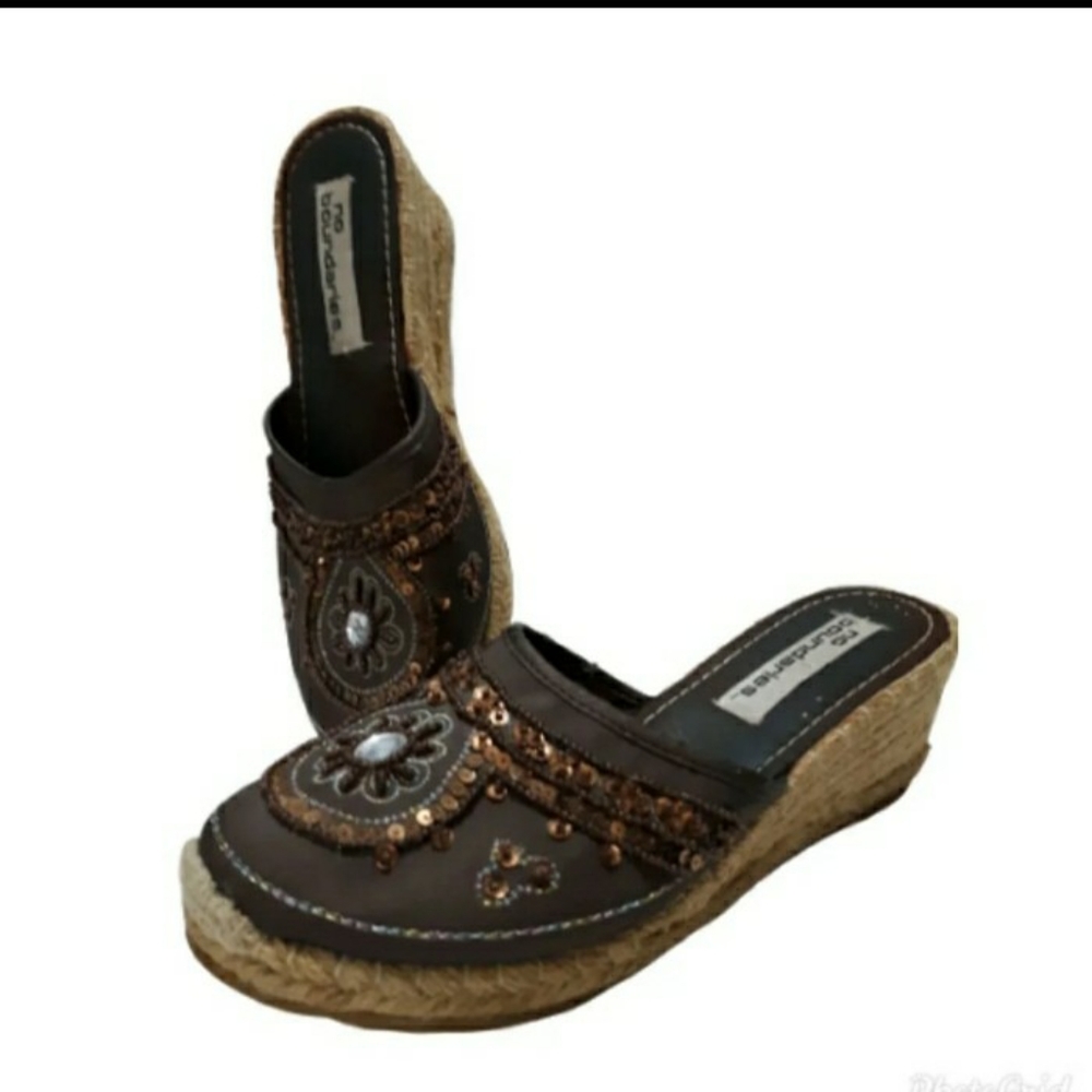 Womens brown bronze sz 7 1/2 Vtg y2k No Boundaries slip on shoes Beaded Detail